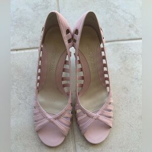 AEROSOLES Pink Heels with Criss-Cross Design